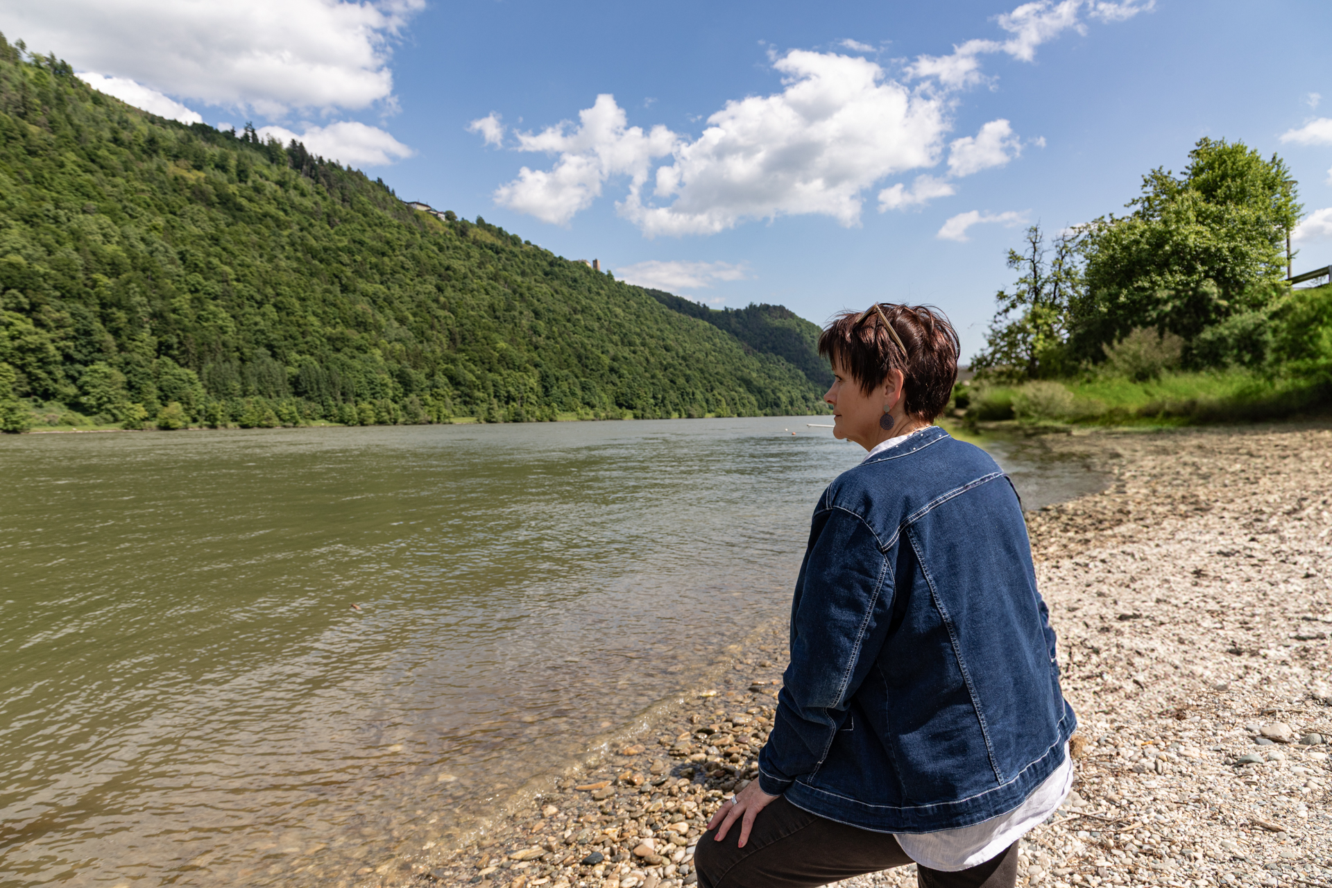 Sandra_Achleitner_Seminar_Wesenufer - Person an der Donau